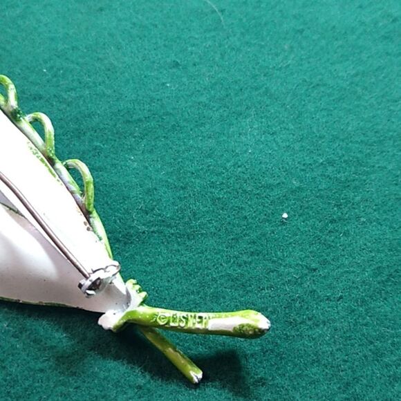 Elegant Red and Green Floral Brooch - Picture 3 of 6